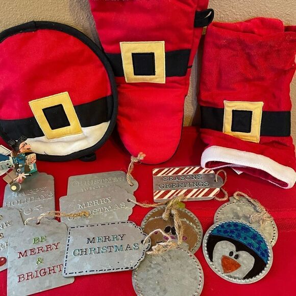 Santa Oven mitt Towel Set and Metal Tags - Picture 2 of 10